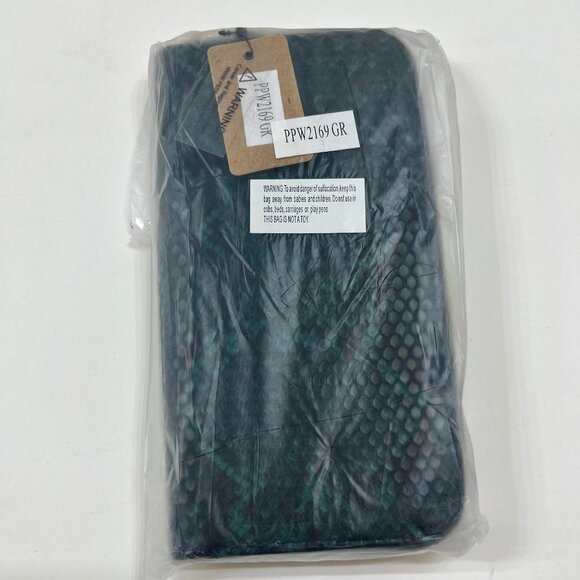 Snake Print Wallet / Python / Zip Around / Green & Black - NWT - Picture 7 of 7